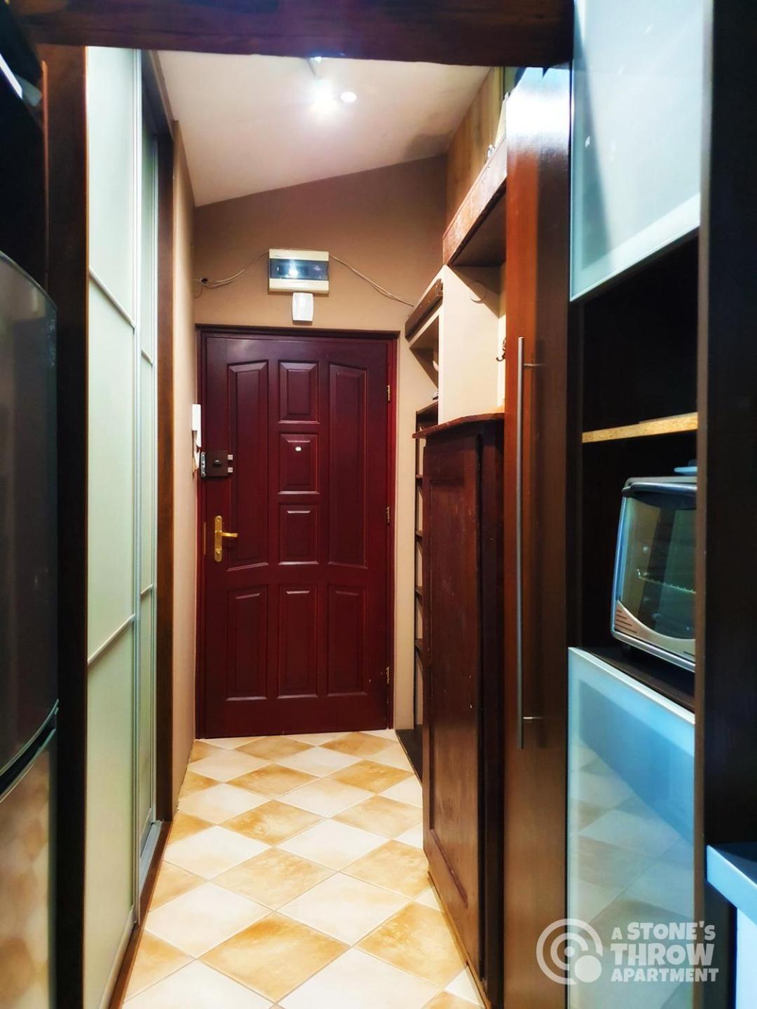 A Stone'S Throw Apartment Krakow Bagian luar foto