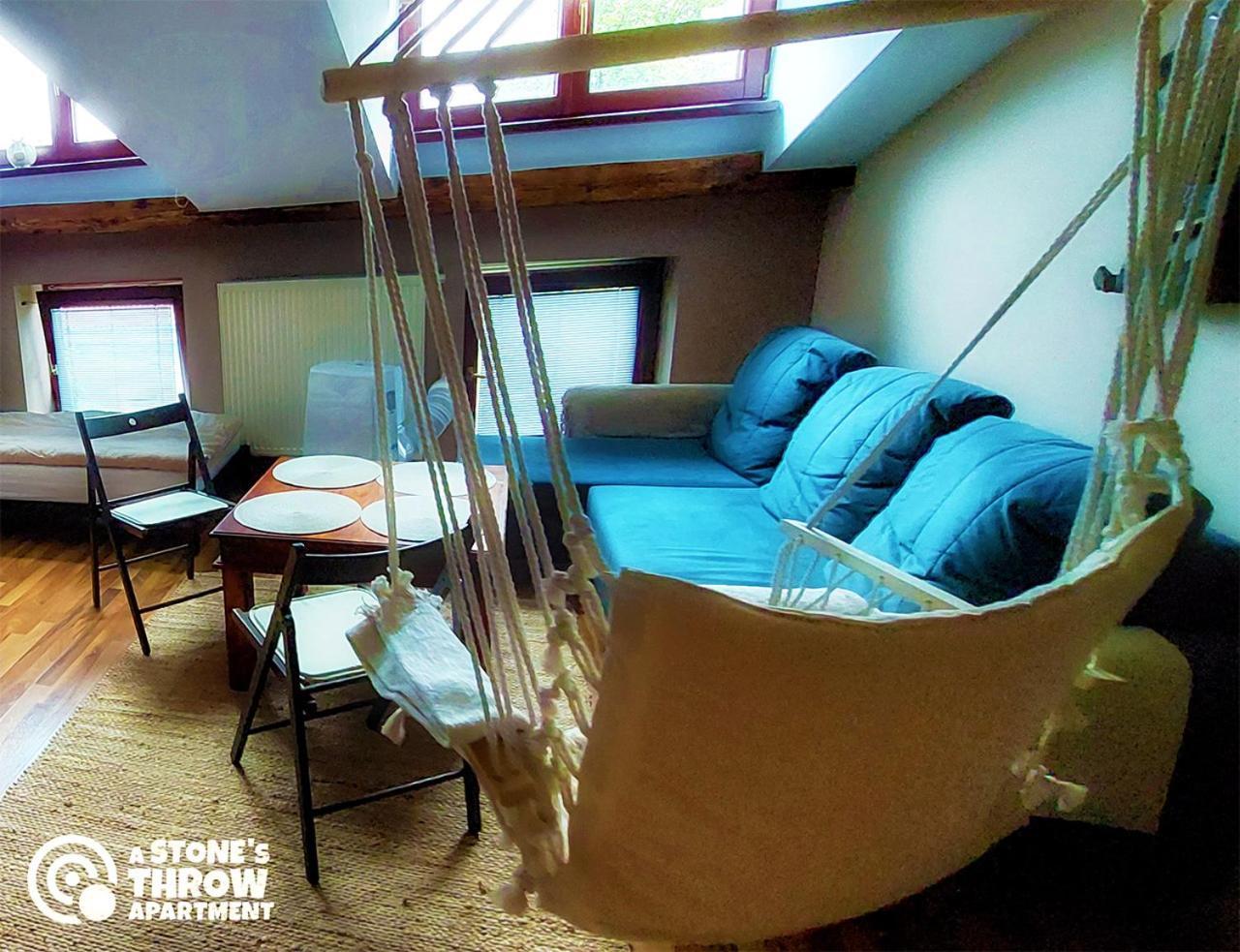 A Stone'S Throw Apartment Krakow Bagian luar foto
