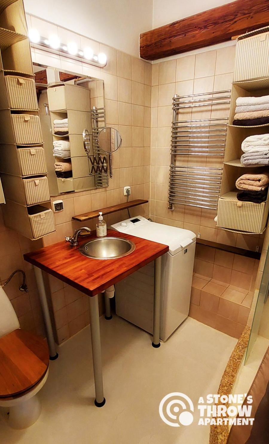 A Stone'S Throw Apartment Krakow Bagian luar foto